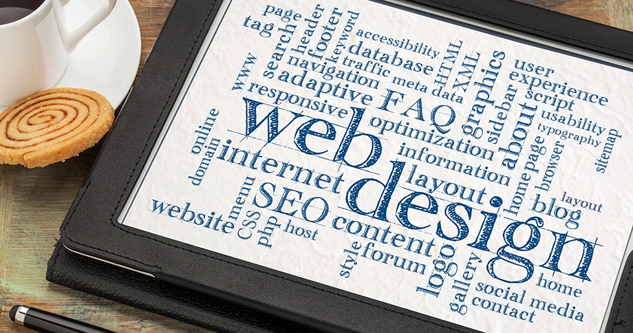 Tablet mit Begriffen aus dem Bereich Webdesign