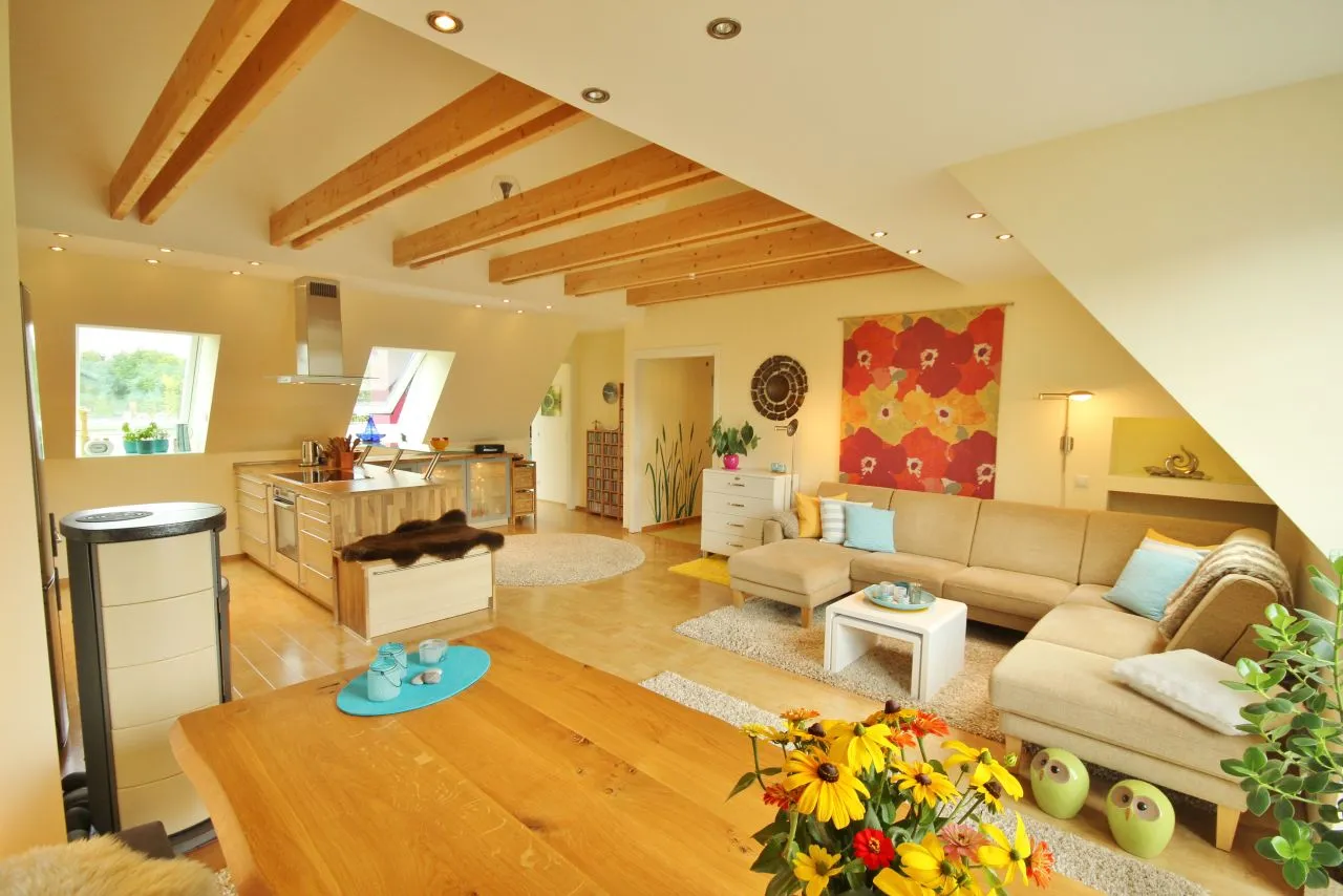 Wohnzimmer vor dem KI-Homestaging
